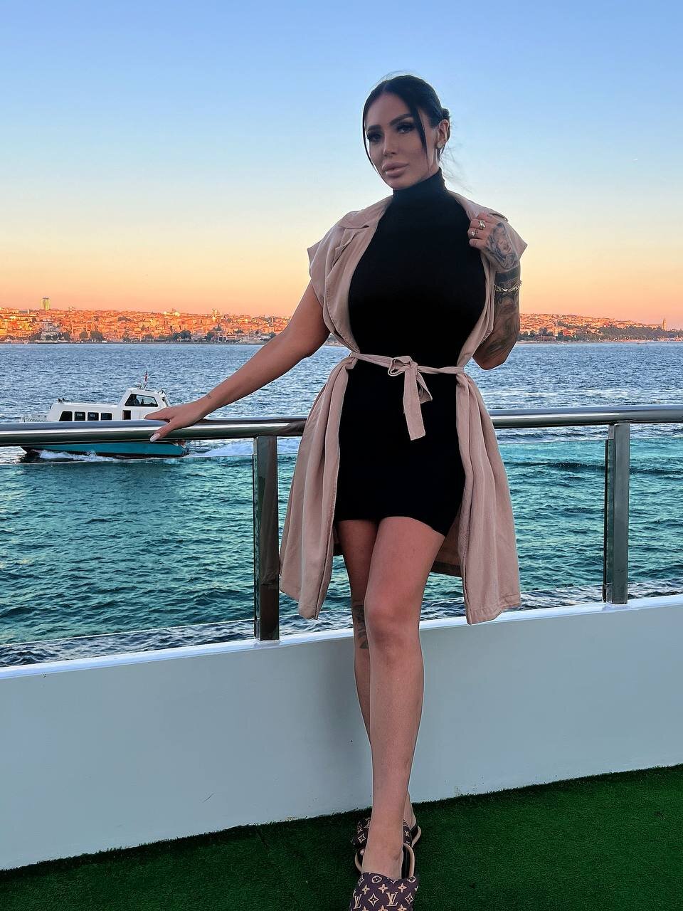 Image RaquelleVon 14
