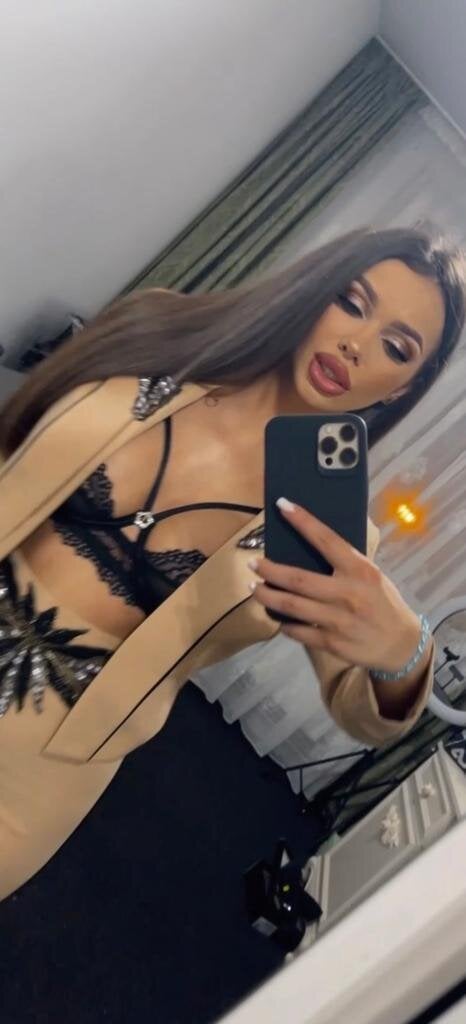 Image Selena_Reeves 8