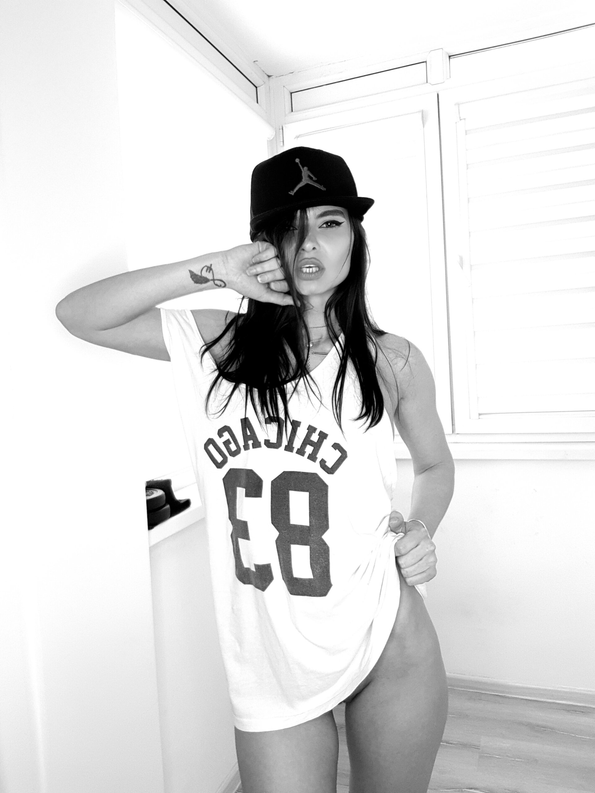 Image _alleyesonme_ 5